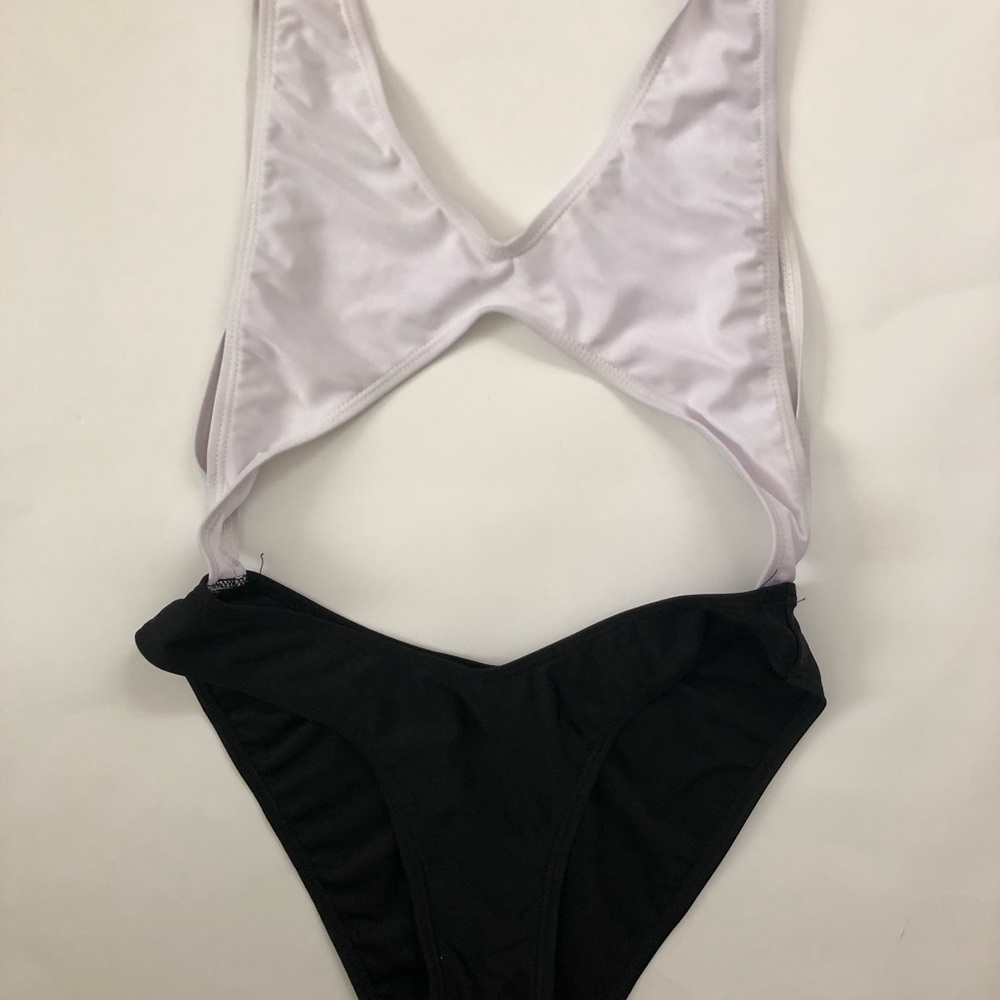 SEXY ONE PIC SWIM SIZE SMALL